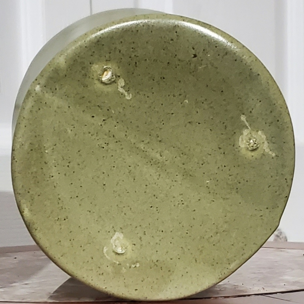 Vntg 8 1/4" Green Pottery Vase - Picture 6 of 8